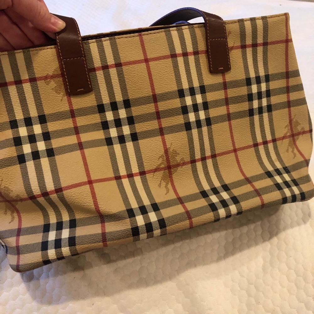 {B U R B E R R Y} Signature Tote